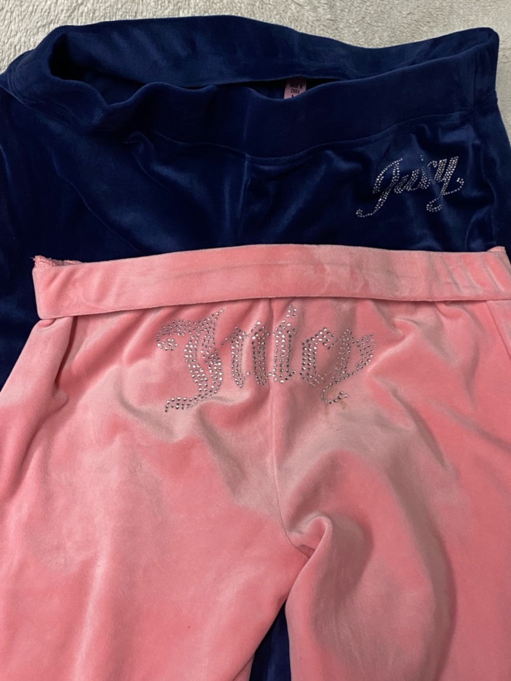 BUNDLE Juicy Couture Velvet Hoodies in Navy and Light/Dark Pink + 2 FREE PANTS - Picture 4 of 5